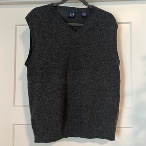 100% lambs wool sweater vest, size M